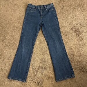 Gloria Vanderbilt dark blue mid rise jeans;)